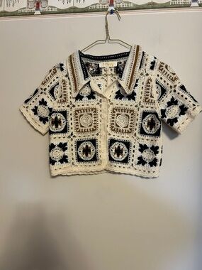 Rebellion “granny square” short sleeve top button front  fold down collar size S